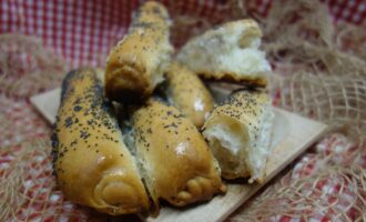 Дрожжевые палочки с маком