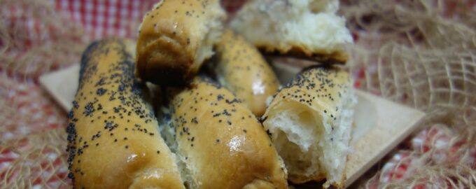 Дрожжевые палочки с маком