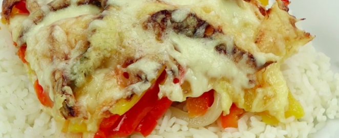 Куриное филе, запеченное с перцем и сыром