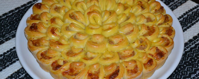 Мясной пирог "Хризантема"