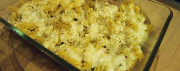 Макароны, запеченные с копченым лососем