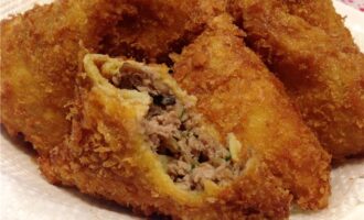 Блины с мясом и грибами в панировке