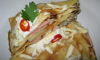Блины с грибами и ветчиной