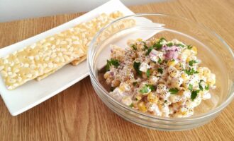 Салат с кукурузой и сыром