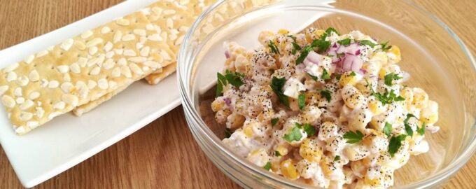 Салат с кукурузой и сыром