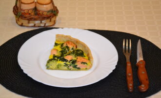 Пирог с семгой и брокколи