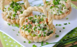 Салат в корзиночках