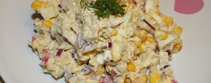Салат с курицей и редисом