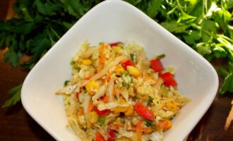 Простой салат из китайской капусты