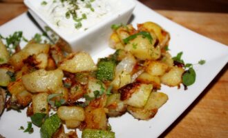 Жареные кабачки с картошкой