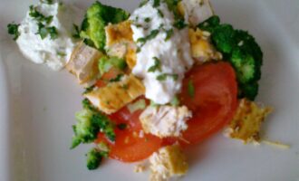 Салат с курицей и брокколи