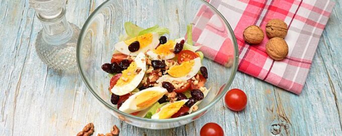 Салат с яйцом и грецкими орехами