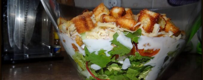 "Цезарь" с сырным соусом
