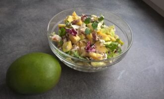 Салат с манго и сыром