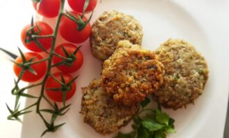Котлеты из чечевицы и картофеля