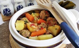 Тефтели с картошкой в мультиварке