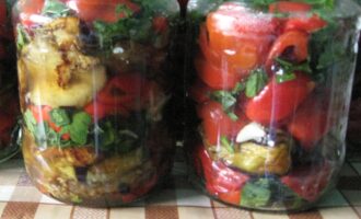 Салат из баклажанов, перцев и помидоров на зиму