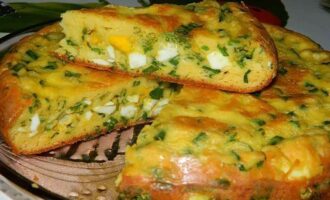Пирог с яйцами и зеленым луком в мультиварке