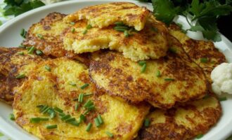 Оладьи из цветной капусты с сыром