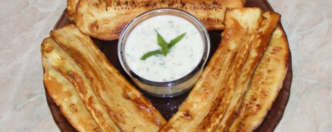Жареные кабачки с соусом из йогурта