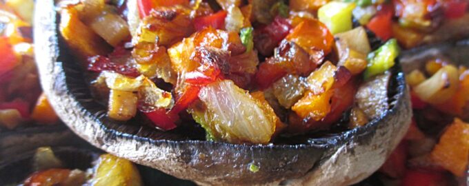 Шампиньоны, фаршированные овощами