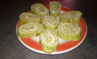 Рулет из кабачков с сыром
