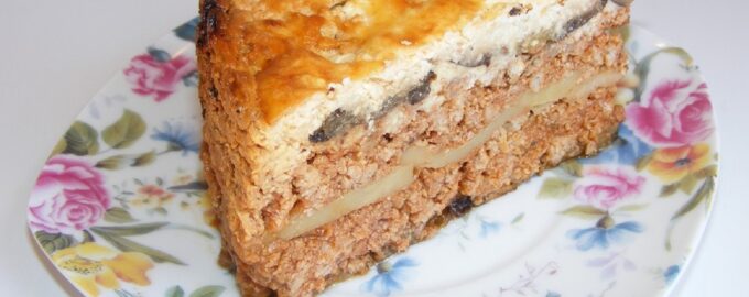 Греческая мусака с баклажанами и картофелем