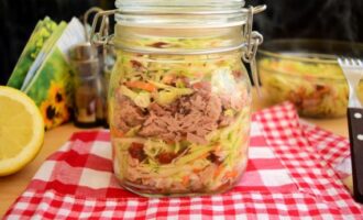Салат с тунцом и вялеными помидорами