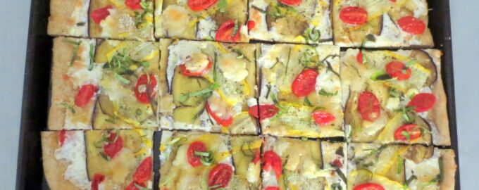 Пицца с баклажанами и кабачками