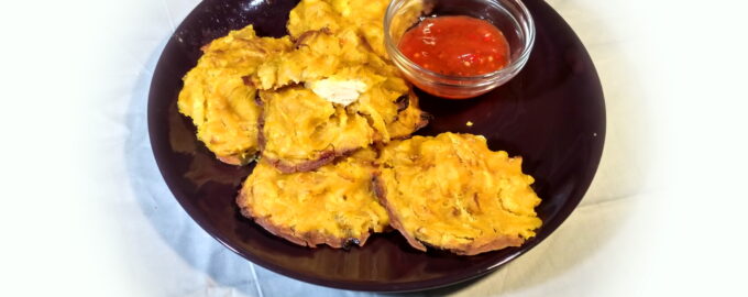 Луковая закуска с начинкой из куриной грудки