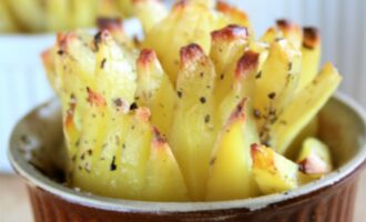 Картофель, запеченный с маслом и сливками