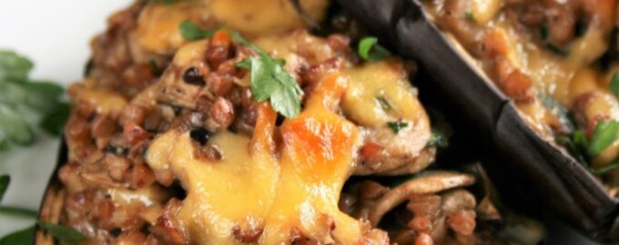 Запеченные баклажаны с гречкой и грибами