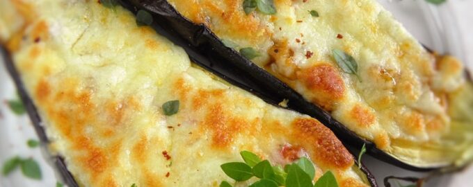 Баклажаны, запеченные с помидорами и базиликом
