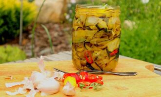Цукини, маринованные в оливковом масле