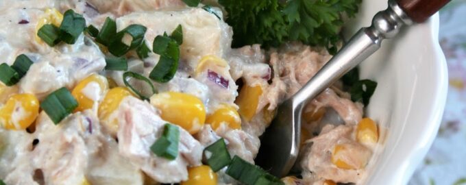 Салат с тунцом и ананасом