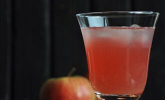 Компот из ревеня и яблок