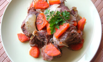 Тушеное мясо с овощами. Рецепт для тех, кто на диете!