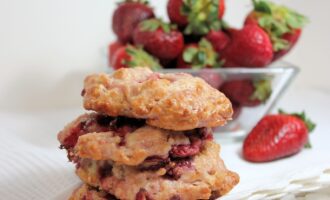 Печенье с клубникой