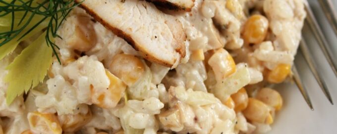 Салат с запеченной курицей и рисом