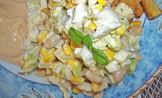 Салат с капустой и фасолью