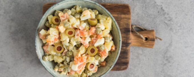 Овощной салат с оливками