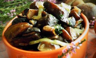 Жареные грибы с луком