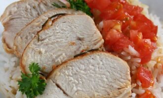 Куриные грудки, маринованные в йогурте