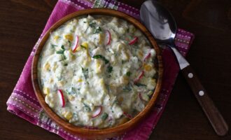 Салат из цуккини с йогуртом и чесноком