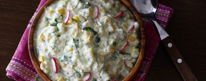 Салат из цуккини с йогуртом и чесноком