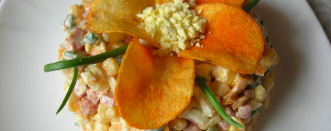 Салат с чипсами и колбасой "ПРОЩАЙ ФИГУРА"