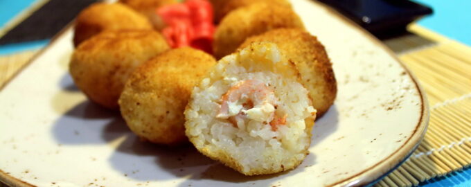 Рисовые шарики с креветками в кляре