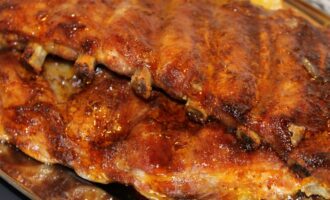 Свиные ребра с картошкой в духовке