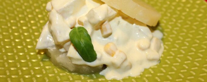 Салат с сельдью и ананасами