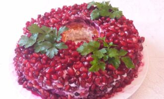 Новогодний салат "Гранатовый браслет"